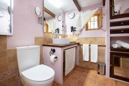 A bathroom at Sa Caseta de Santa Maria