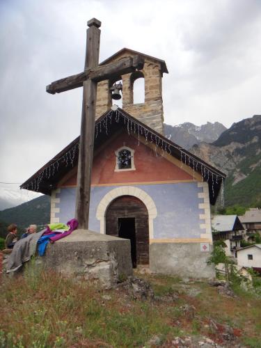 a church with a cross on top of a hill at Studio Illamane in Les Vigneaux