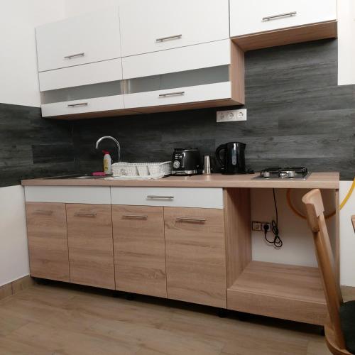 Kuchyň nebo kuchyňský kout v ubytování Árkád Center Apartman