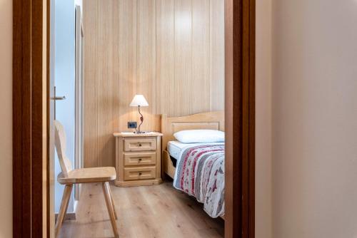 Ένα ή περισσότερα κρεβάτια σε δωμάτιο στο Casa Serena Appartamento Latemar