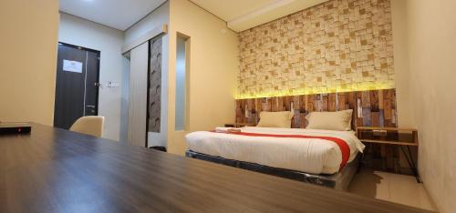 Tempat tidur dalam kamar di 360° Guest House