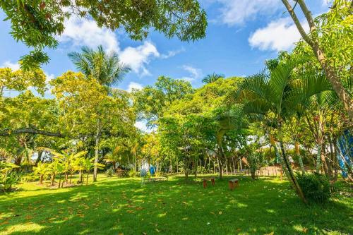 Um jardim em Villa Ostello Pousada