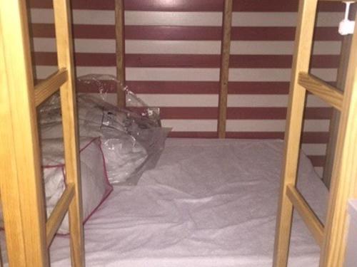 a room with two bunk beds with white sheets at Appartement Arette, 1 pièce, 6 personnes - FR-1-602-44 in Arette