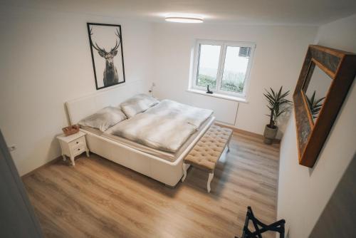 Postel nebo postele na pokoji v ubytování Ferienwohnung Alpblick
