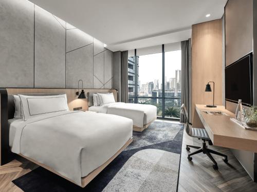 Una cama o camas en una habitación de 25hours Hotel Jakarta The Oddbird