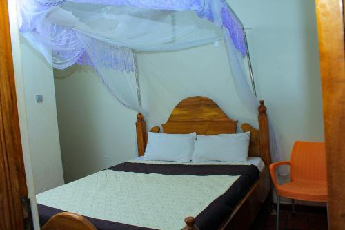 Postel nebo postele na pokoji v ubytování Ambassador Bridge Motel