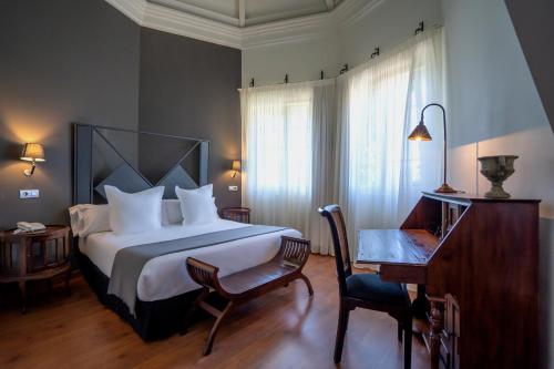 Hotel Torres de Somoにあるベッド