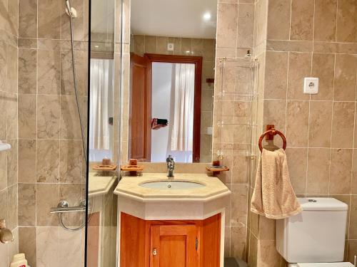 Kúpeľňa v ubytovaní Alicate BeachFront Marbella - EaW Homes