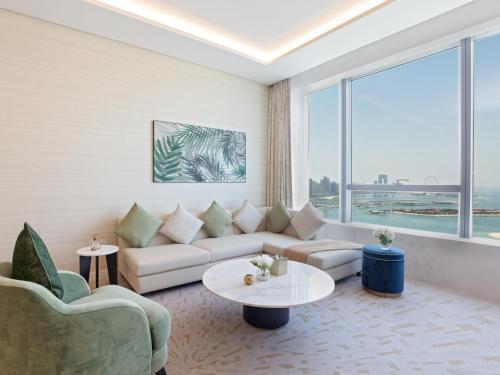 Luxury Living & Views -St Regis High Floor Suite 3 by Exclusive Holiday Homes