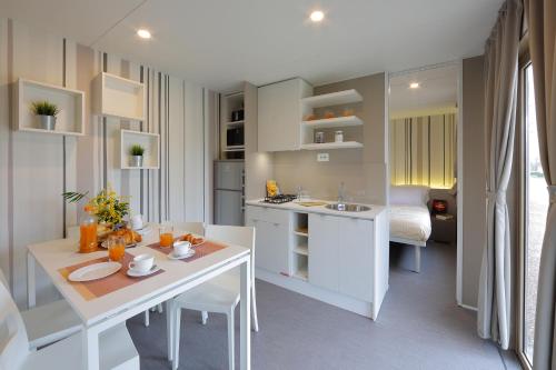 Cucina o angolo cottura di hu Firenze Camping in Town