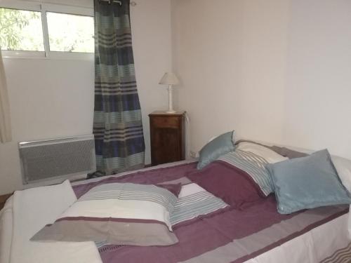 a large bed in a room with a window at Fontanelle in Baziège