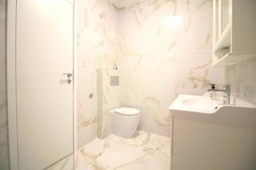 Ένα μπάνιο στο Apartment M&M Portorož