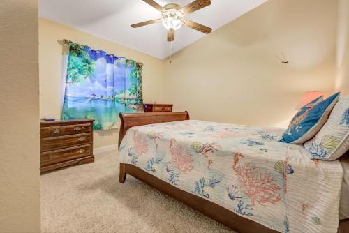 Posteľ alebo postele v izbe v ubytovaní Beautiful Beach Home w/ lakeview, near Disneyworld