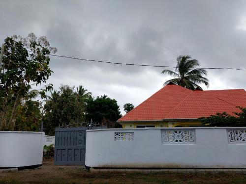 Gallery image of L&J Modern Backpackers Kigamboni Beach House in Dar es Salaam