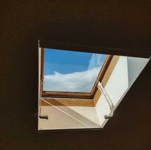 a small window in a room with a sky at La Casa al Centro in Rionero in Vulture