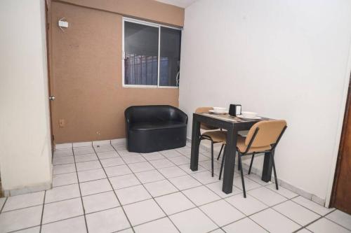 a room with a table and chairs and a window at Departamento D centrico 2 camas Tv Ac wifi cocina parking in Ciudad Valles
