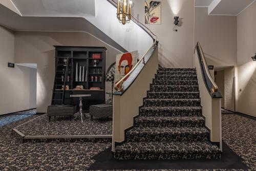 a staircase in a room with a stair case at Stage47 in Düsseldorf