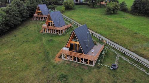 an overhead view of three cottages on a field at CABANA 365 in Braşov