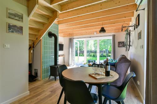 a kitchen and dining room with a table and chairs at Domki z Pasją in Kopalino