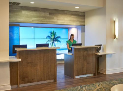 Επισκέπτες που μένουν στο Crowne Plaza Melbourne-Oceanfront by IHG