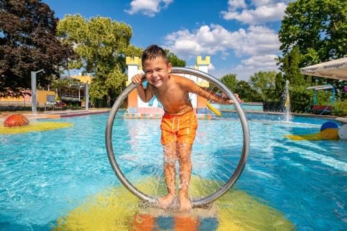 Bazén v ubytování Gunaras Resort Spa Hotel nebo v jeho okolí