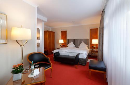 Postel nebo postele na pokoji v ubytování Romantik Hotel Gebhards