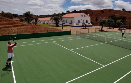 Tenis dan/atau kemudahan skuasy di Quinta do Chocalhinho Agroturismo & SPA atau berdekatan