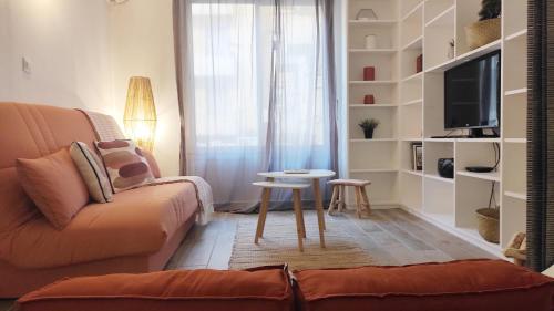 Foto Bastia F1 type loft plein centre, calme, clim, refait à neuf et à 200m du port 5