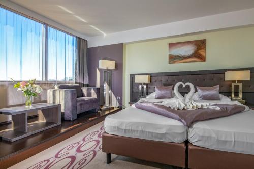 Postel nebo postele na pokoji v ubytování Gunaras Resort Spa Hotel