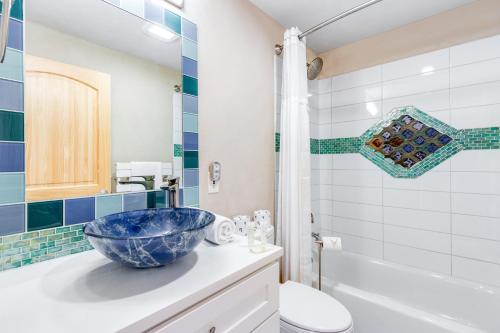 a bathroom with a bowl sink and a tub at Mountain Vistas in Silverthorne