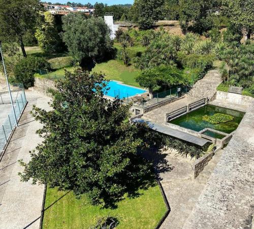 an overhead view of a swimming pool in a garden at Hotel de Charme Quinta do Pinheiro in Freamunde
