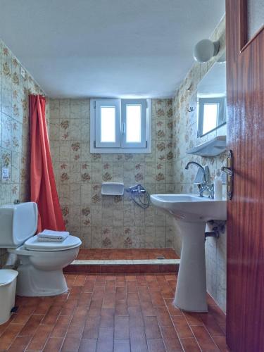 a bathroom with a toilet and a sink at Pension Paros Anna Spanou in Parikia