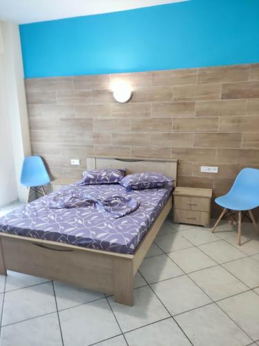 a bedroom with a bed and a blue ceiling at GCM 1 ROOMS kentro k parking in Katerini