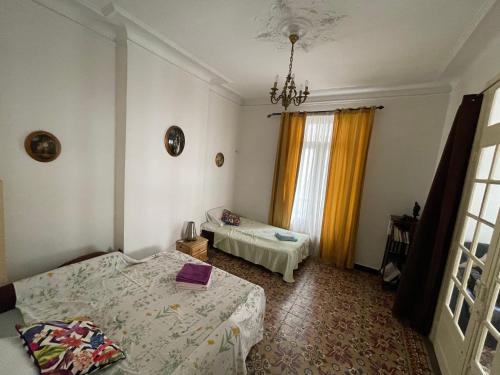 Кровать или кровати в номере Appartement Dans Immeuble Haussmanien