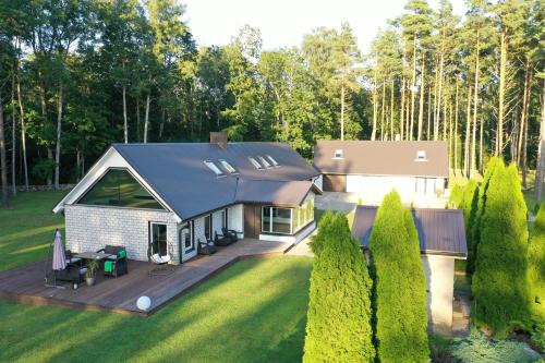 an aerial view of a house with a garden at Villa Männituka külalistemaja in Kirikuküla