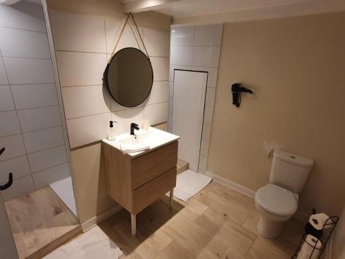 Koupelna v ubytování Logement chaleureux avec parking gratuit