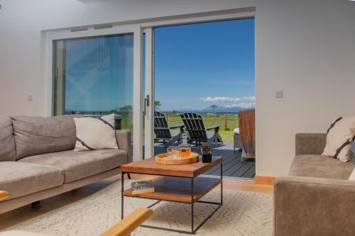 Χώρος καθιστικού στο Litua Luxury self-catering with stunning sea view