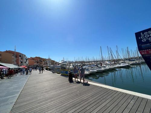 Super T2 joli balcon centre port du Cap d'Agde