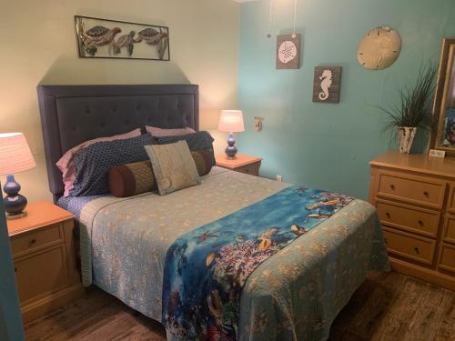 a bedroom with a bed and two night stands with lamps at Michaels Siesta Studios in Redington Shores