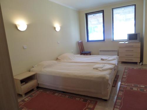 Tempat tidur dalam kamar di Apartment in Complex Monastery 1