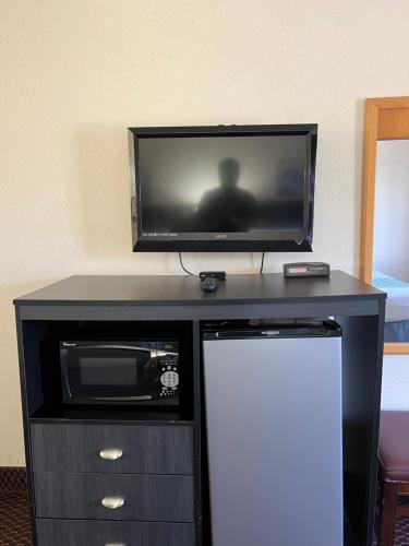 En tv och/eller ett underhållningssystem på Olde Amish Inn