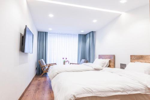 Postel nebo postele na pokoji v ubytování 9ine Thamel Hotel