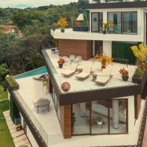 Super Lux, Private Gated Smart Home