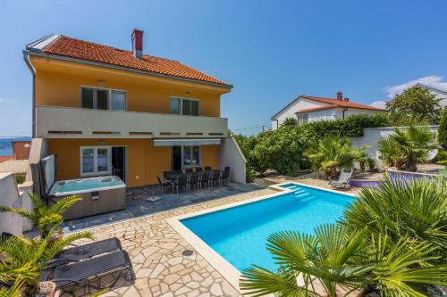 Villa Puskas 2
