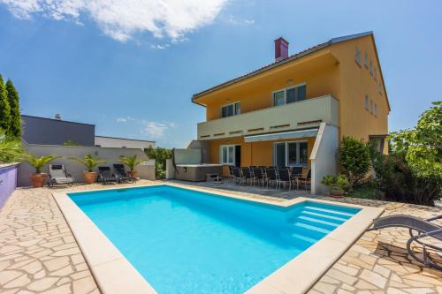 Villa Puskas 2