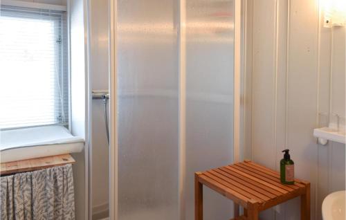 a bathroom with a shower and a table with a bottle on it at Gorgeous Home In Sjusjen With Wifi in Sjusjøen