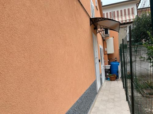 El edificio en el que está la casa de huéspedes