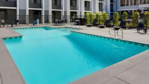 a swimming pool with blue water in a building at Holiday Inn San Jose-Silicon Valley by IHG in San Jose