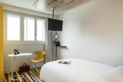 Postel nebo postele na pokoji v ubytování ibis Styles Meaux Centre