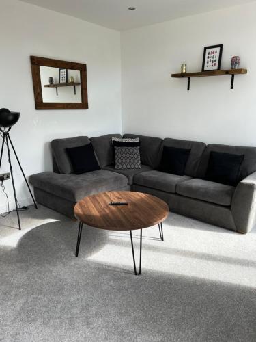 Posezení v ubytování Beautiful 2 bedroom with patio and amazing views